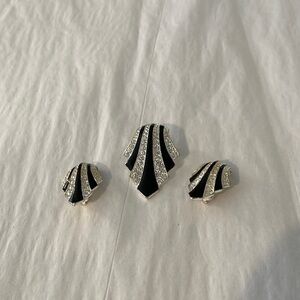 AVON EARRINGS AND PENDANT SET